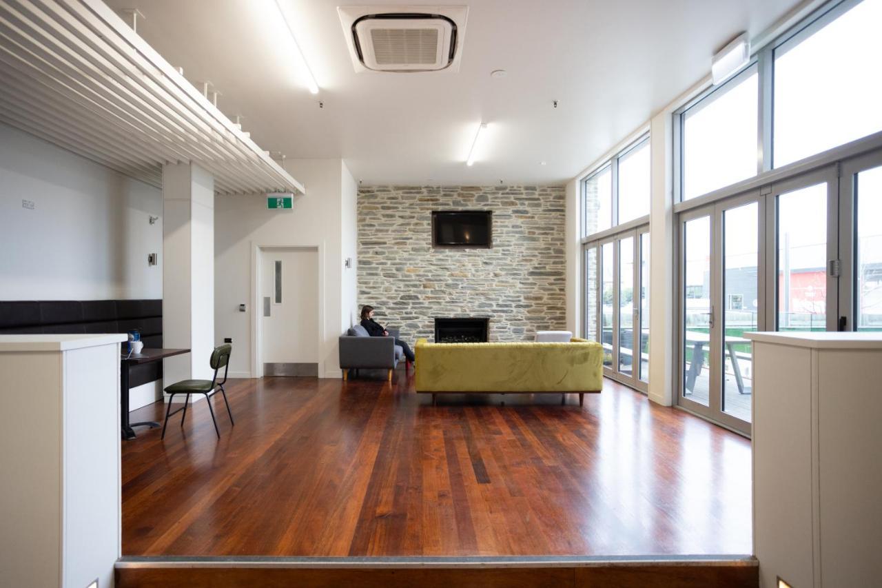 The Brownston Hostel Wanaka Exterior photo