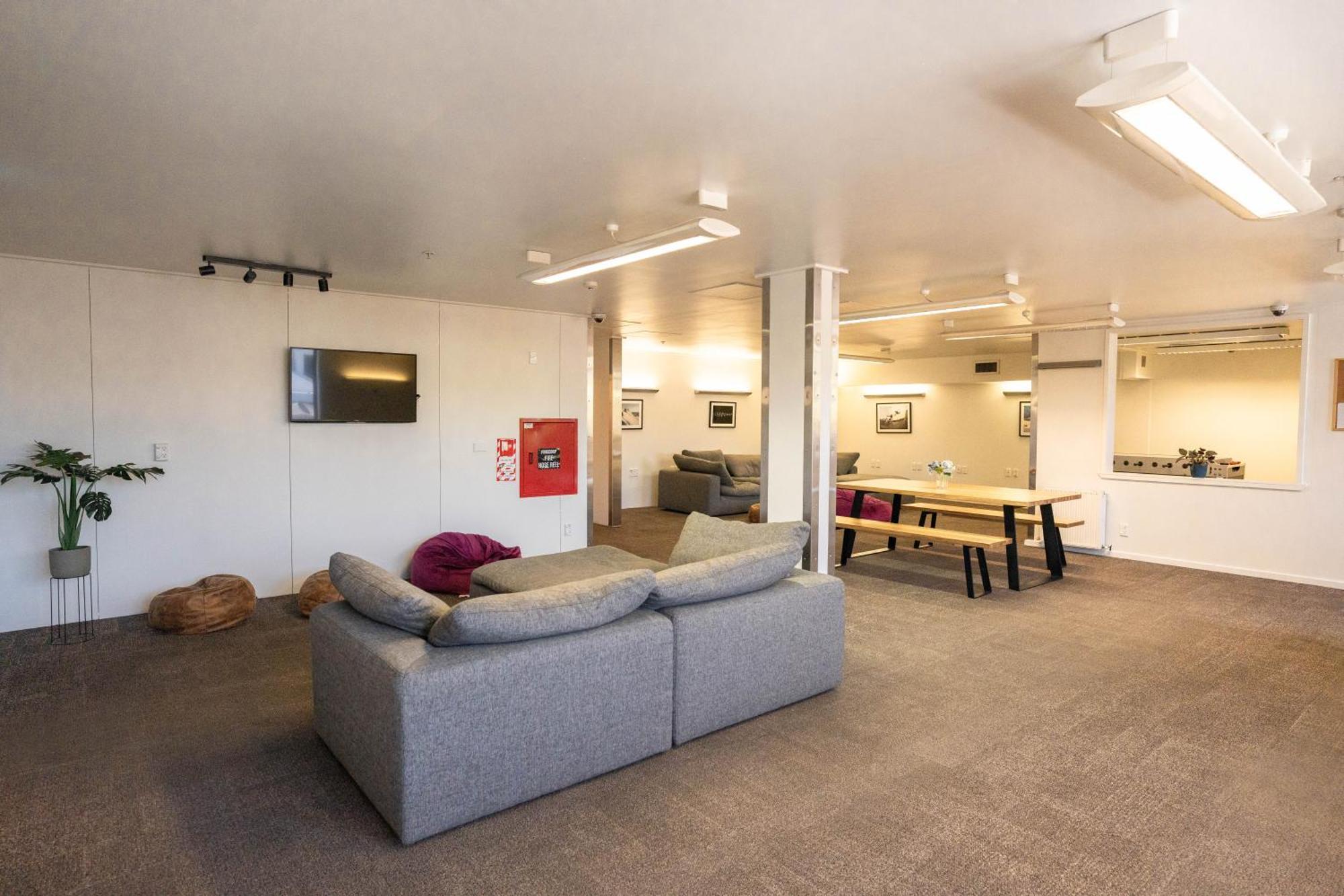 The Brownston Hostel Wanaka Exterior photo