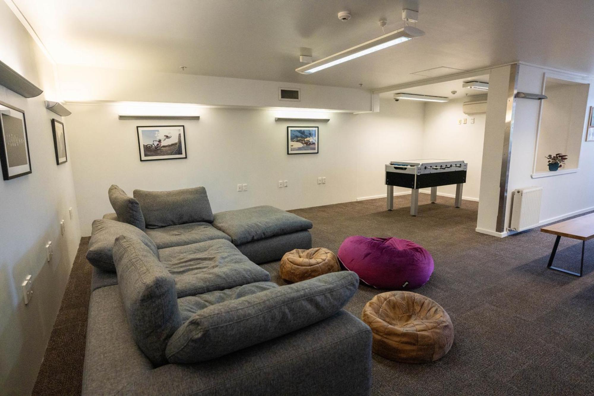 The Brownston Hostel Wanaka Exterior photo