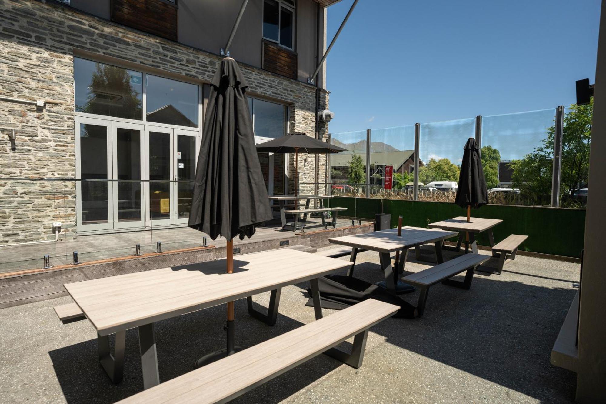 The Brownston Hostel Wanaka Exterior photo