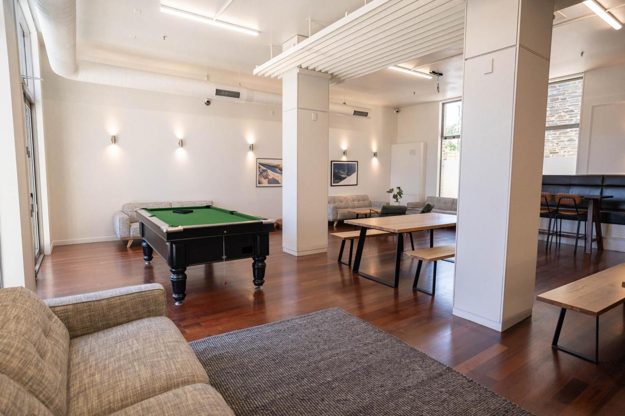 The Brownston Hostel Wanaka Exterior photo