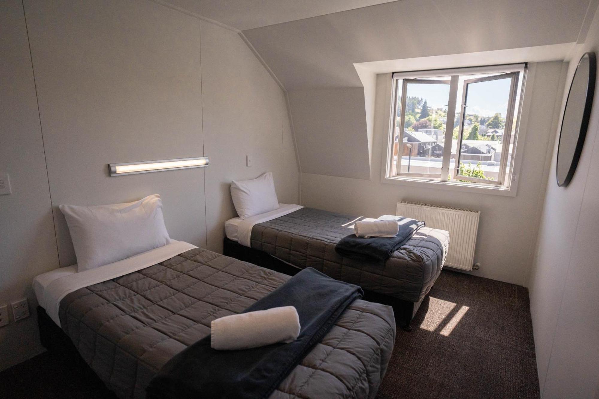 The Brownston Hostel Wanaka Exterior photo