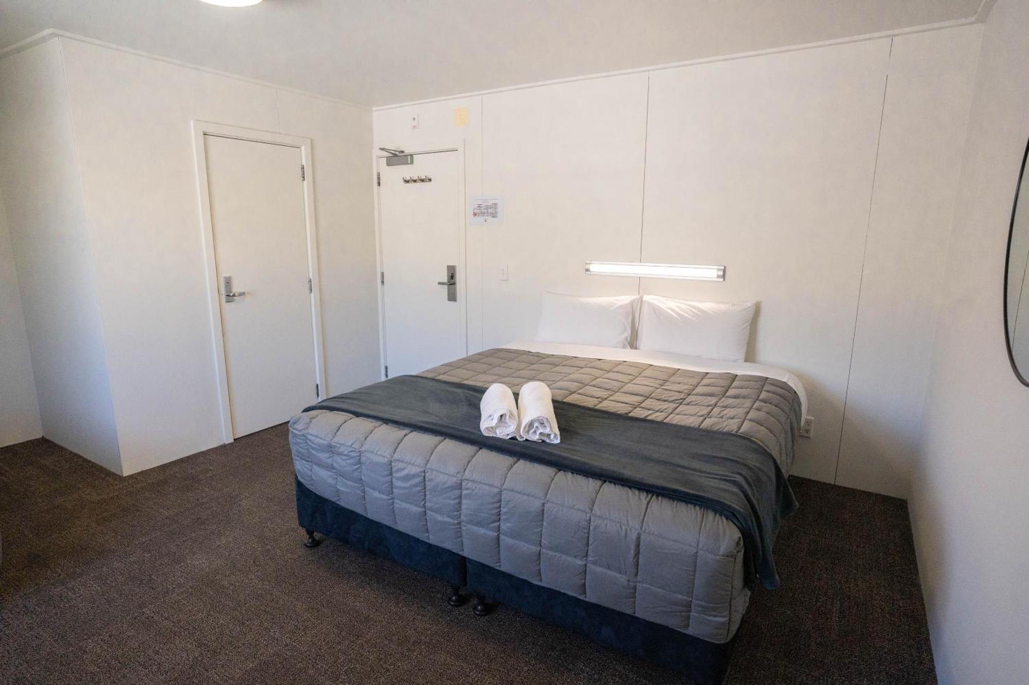 The Brownston Hostel Wanaka Exterior photo