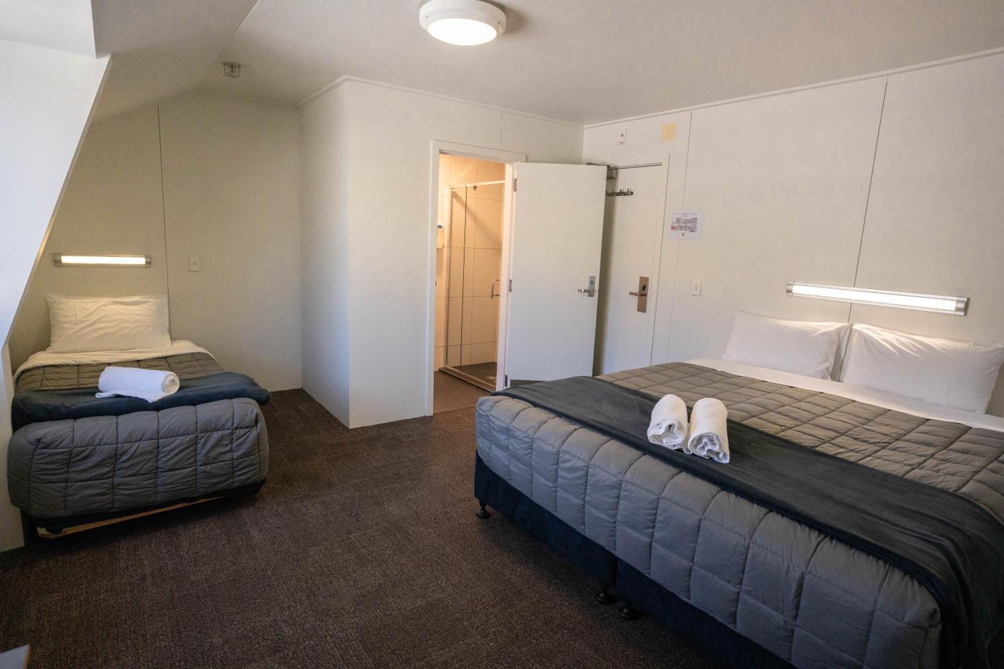 The Brownston Hostel Wanaka Exterior photo