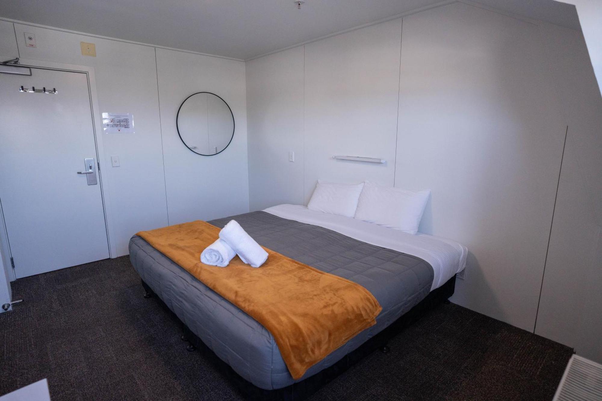 The Brownston Hostel Wanaka Exterior photo