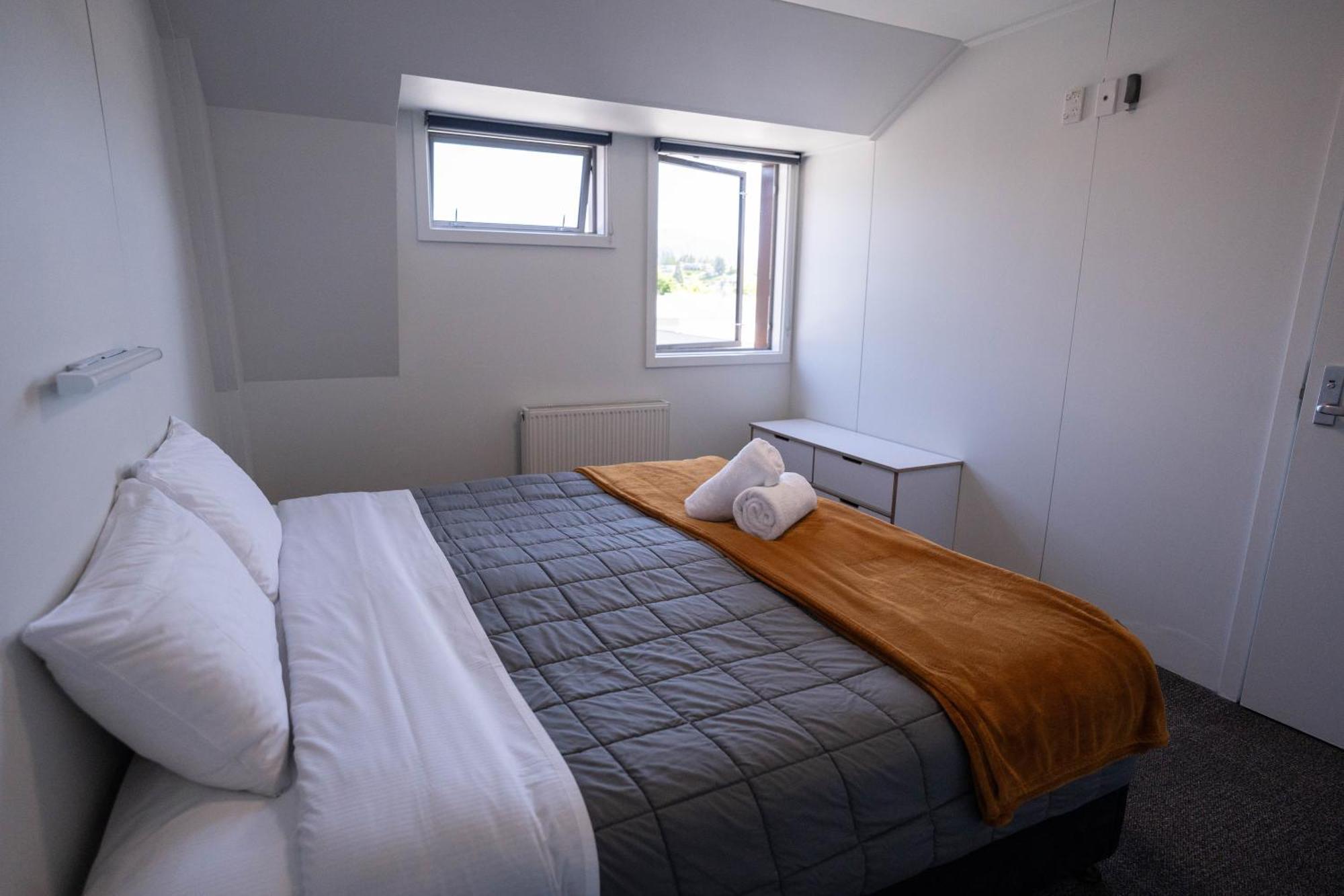 The Brownston Hostel Wanaka Exterior photo