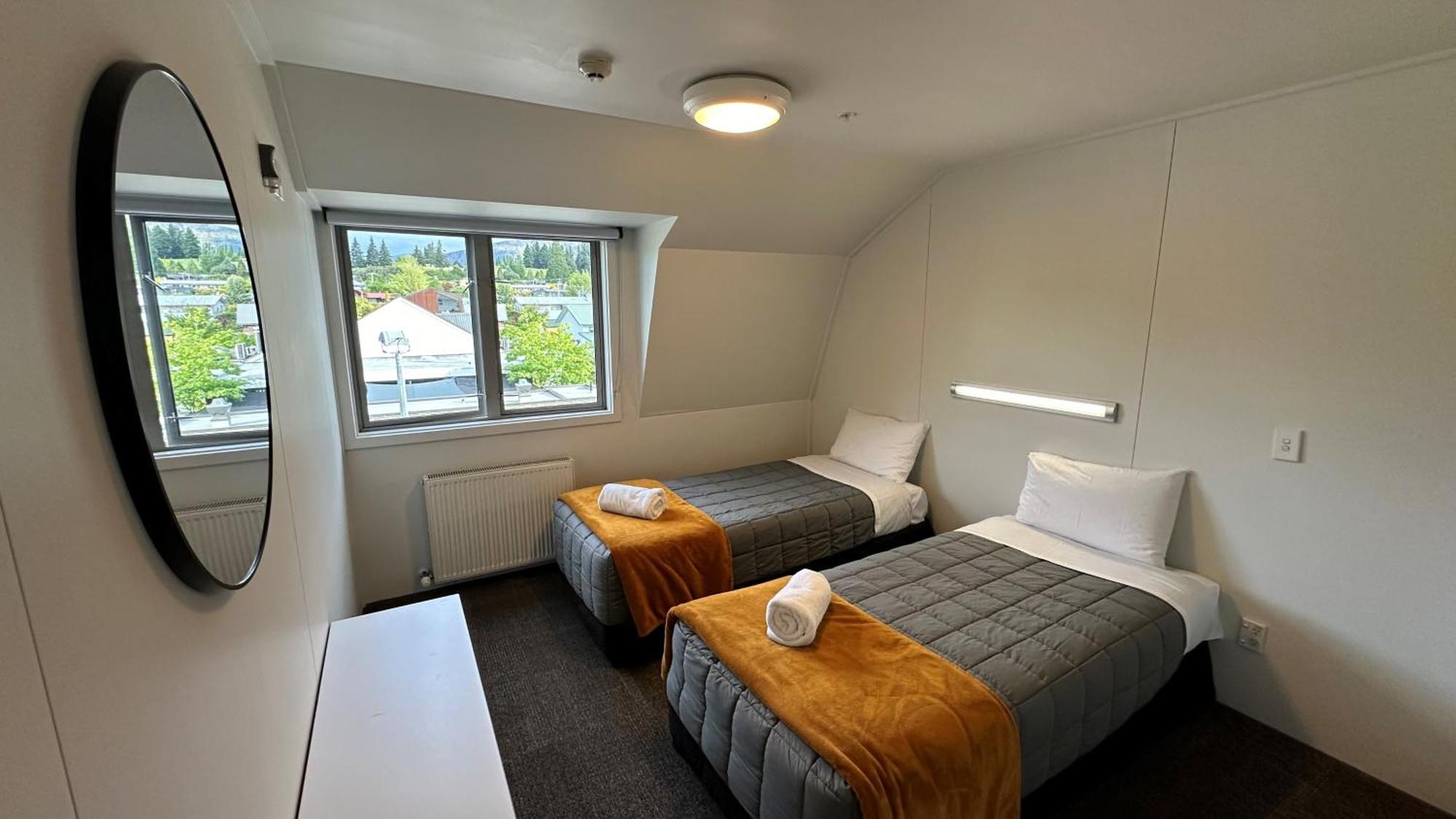 The Brownston Hostel Wanaka Exterior photo