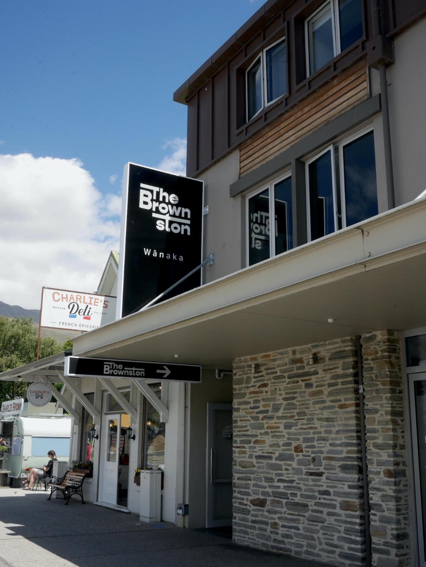 The Brownston Hostel Wanaka Exterior photo